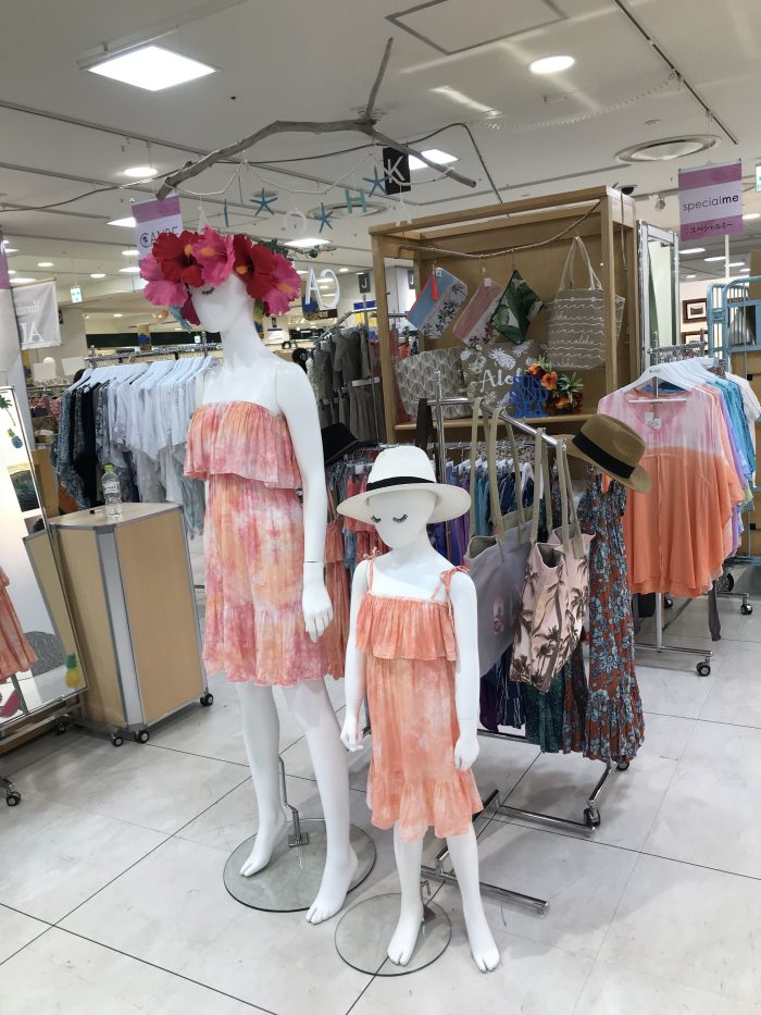 ハワイウェディングでお揃えブライズメイドドレス