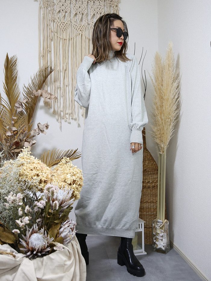 【SALE】roomy by the sea(ルーミーバイザシー)シンプルなタートルネックゆるニットマキシワンピース